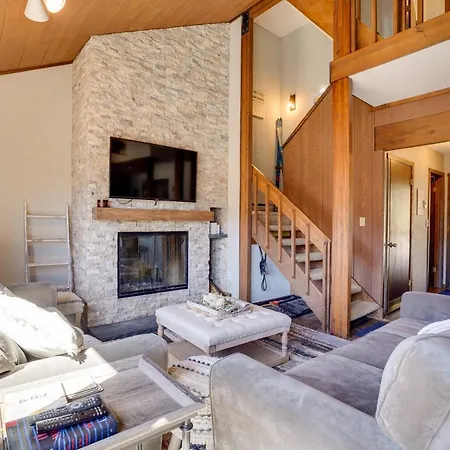 Charming Townhome - Walk To Greek Peak Mountain!
